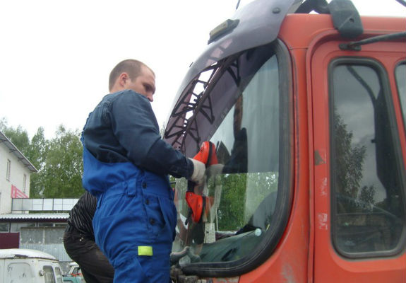 Відновлення вантажних автомобілів після ДТП