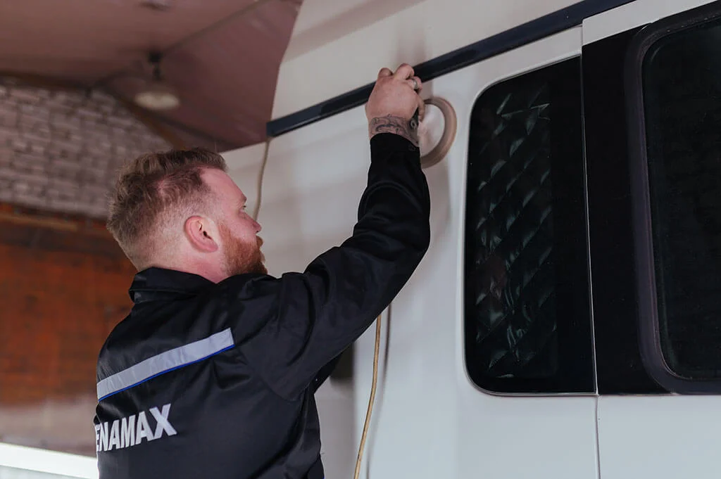 Процес полірування кабіни тягача - Renamax