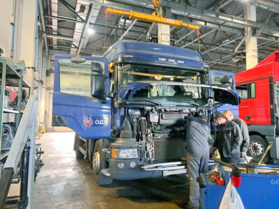 Монтаж та заміна повітряного фільтра у вантажному автомобілі