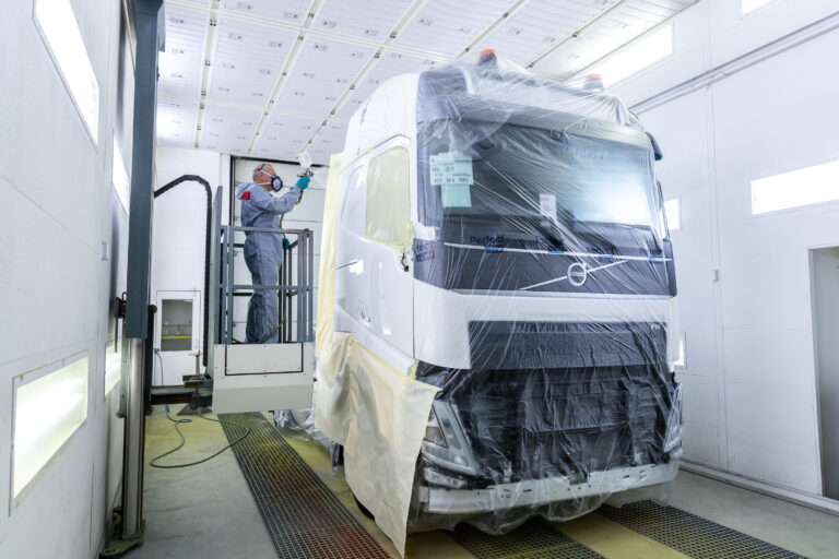 Процес фарбування вантажних автомобілів: крок за кроком